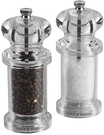 COLE & MASON 505 Salz- und Pfeffermühlen-Set – klare Acrylmühlen inkl. Präzisionsmechanik und Premium Meersalz und Pfefferkörner