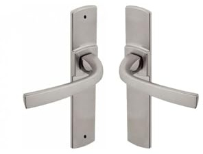 Vachette Set de Poignée de Porte sur Grande Plaque MUZE - Version Bec de Cane Porte Cuisine/Salon, Entraxe 195 mm - Système de Pose Facile - en Zamak Résistant - Finition Platine - Garantie 10 Ans | Poignée de porte intérieure - Muze - Vachette - Gris platine - Bec de cane - 195 mm