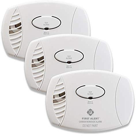 First Alert CO606, Plug-In Carbon Monoxide (CO) Detector, Hardwired Alarm with Battery Backup, 3-Pack