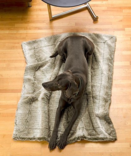 Wohnen & Accessoires GmbH & Co. KG Felldecke aus Webpelz, Hundedecke Grauwolf mit grau-beigem Fell 120x150