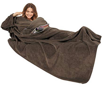 Gözze - Premium Kuscheldecke mit Ärmeln und Brusttasche, 150 x 240 cm - Braun