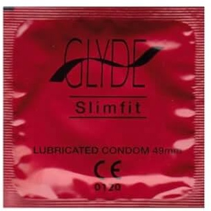 Glyde Ultra Slimfit Red 100 schmale Kondome, vegane Kondome, rot gefärbt, Größe XS
