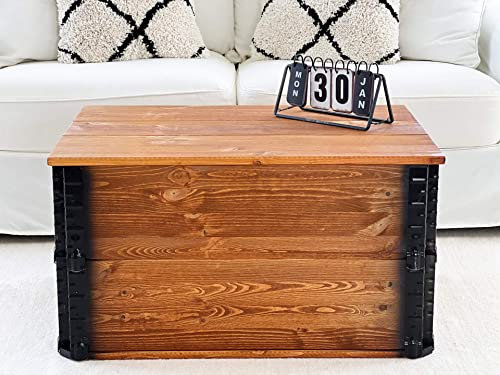 Uncle Joe´s Truhe hell Couchtisch Truhentisch im Vintage Shabby chic Style aus Massiv-Holz braun mit Stauraum und Deckel Holzkiste Beistelltisch Landhaus Wohnzimmertisch Holztisch nussbaum