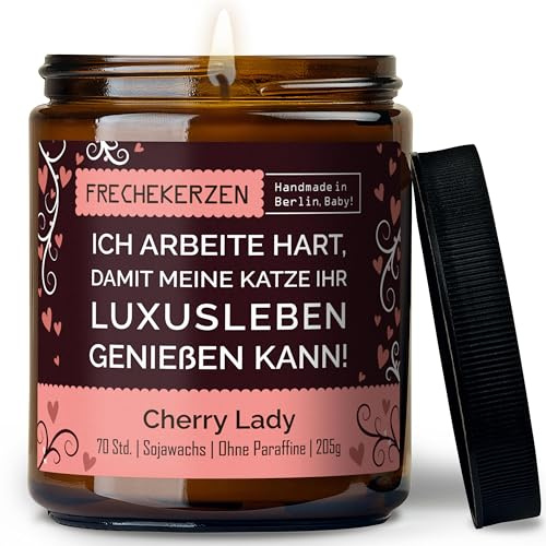 Lustige Duftkerze mit Spruch für Katzen Besitzer & Liebhaber | Handgemacht aus Sojawachs | In Geschenkbox | Nachhaltiges Valentinsgeschenk Gastgeschenk Katzenhalter Cat Lovers |Kirsche