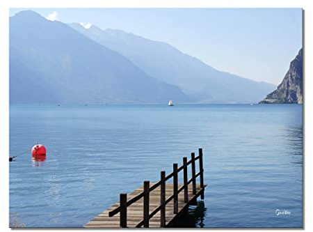Glücksvilla WTD - Quadro da parete con immagine in vetro acrilico 5 mm, 40 x 30 cm, motivo: lago d'Italia, montagne boa molo Tirol Riva