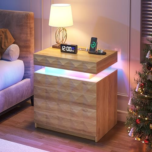 FREDEES LED Nachttisch mit Ladestation - Nachttisch mit 3 Schubladen und Abschließbarem, Verstecktem Stauraum, Intelligenter Nachttisch mit Human-Sensor RGB-Beleuchtung, Naturholzfarbe