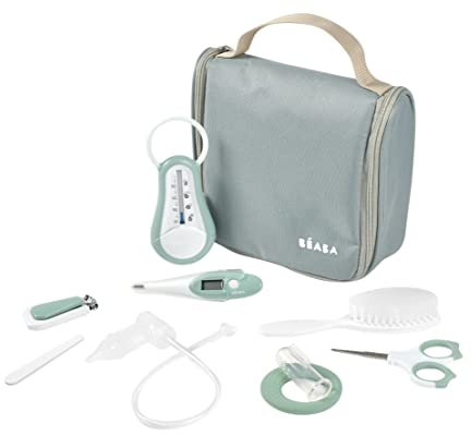 Béaba Kulturbeutel für Babys, für unterwegs – 9 Zubehörteile, darunter Badethermometer, Digitales Thermometer, Beißring, Massagegerät für das Zahnfleisch, Fliege, Handbuch, Salbeigrün