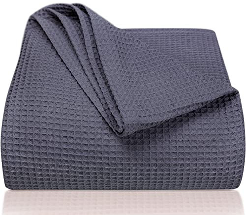 LAYNENBURG Premium Tagesdecke 220 x 240 cm XXL - Waffelpique 100% Baumwolle - leichte Wohndecke Waffeloptik - Baumwolldecke als Bett-Überwurf, Sofa-Überwurf, Couch-Überwurf - Sofa-Decke (anthrazit)