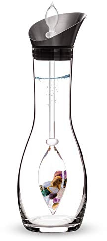 VitaJuwel Era Karaffe FÜNF ELEMENTE | Edelsteinwasserkaraffe mit Amethyst, Chalcedon, Versteinertes Holz, Rosenquarz & Achat für Wachstum und Stabilität