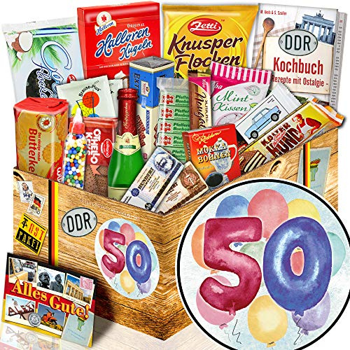 Ossi-Shop DDR Geschenkkorb zum 50. Geburtstag - 16 Ostprodukte & Kochbuch | Großes Ostpaket mit Süßigkeiten, Rotkäppchen Sekt & DDR Kochbuch - Ideale Geschenkidee für Männer und Frauen zum Jubiläum