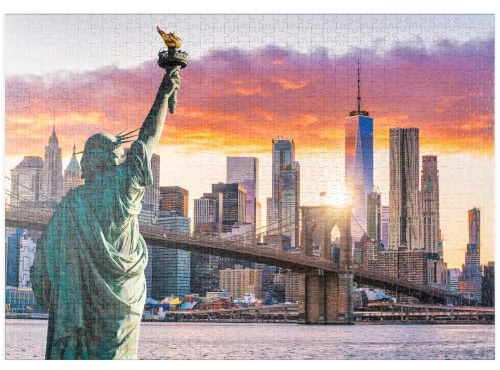 MyPuzzle Freiheitsstatue und New Yorker Stadtsilhouette bei Sonnenuntergang, USA - Premium 1000 Teile Puzzle - MyPuzzle Sonderkollektion von Puzzle Galaxy