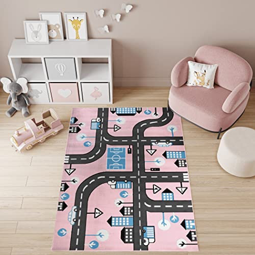 TAPISO Pinky Teppich Kurzflor Kinderteppich Kinderzimmer Blau Schwarz Pink Weiß Pastellfarben Modern Straße Auto Spielteppich Fahrzeug ÖKOTEX 80 x 150 cm