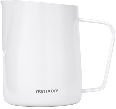Normcore Milchkrug mit rundem Ausgießer – Espresso Dampfkrug – Milchaufschäumkrug – Cappuccino Latte Art Barista Tasse – Antihaftbeschichtung Weiß – 600 ml