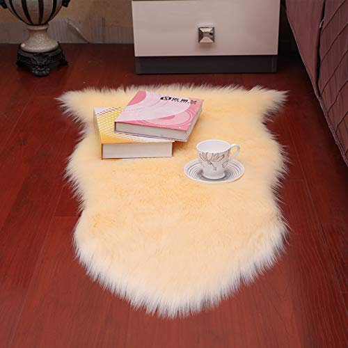 YUGWNN Beige Flausch Teppich Bettumrandung Fell füR Couch,Teppich Waschbar für Interieur, Kinderzimmer, Schlafzimmer,60x180cm/23.6x70.7in