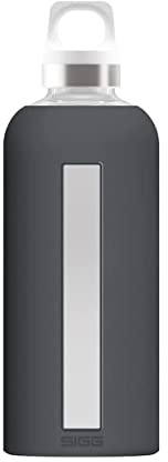 Sigg Star Trinkflasche (0.5 L / 0.85 L), schadstofffreie und auslaufsichere Trinkflasche, hitzebeständige Trinkflasche aus Glas mit Silikonhülle