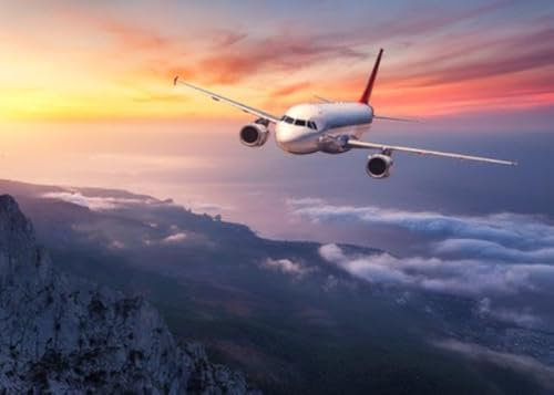 adrium Acryl-Bild 40 x 30 cm: Flugzeug fliegt bei Sonnenuntergang über niedrigen Wolken. Landschaft mit Passagierflugzeug, Bergen, Meer und orangefarbenem (86949585)