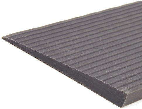 Mobilex Vollgummirampe ohne Klebstoff 4,4 x 25 x 90 cm