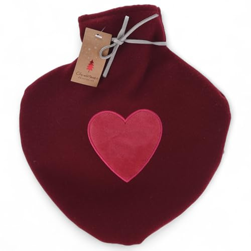 MIJOMA Varmvattenflaska 0,85 l med stickat överdrag och hjärtmotiv – hjärtform – 100 % polyester – lugnande värme för mage och själ – 26 x 22 cm (vinröd)