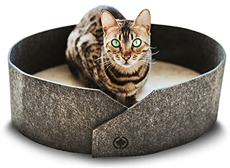 CanadianCat Company | Katzen Kratzbrett Owen XL | 50cm Durchmesser hellgrau | Filzoptik Katzenbett Kratzpappe mit Wellpappe als Boden