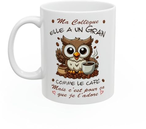Jm-Déco Mug Elle a Un Grain comme Le café mais Je l'adore - Idée Cadeau - Tasse en céramique (Collègue)