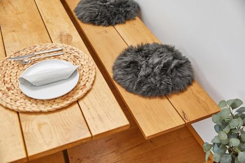 -LUXOR- living Sitzkissen, Schaffell echt, Lammfell, rund 34 cm Schwarz | 1 Kissen, Obermaterial 100% Wolle, Rückseite gegerbtes Leder, Sitzunterlage für Stühle und Bänke