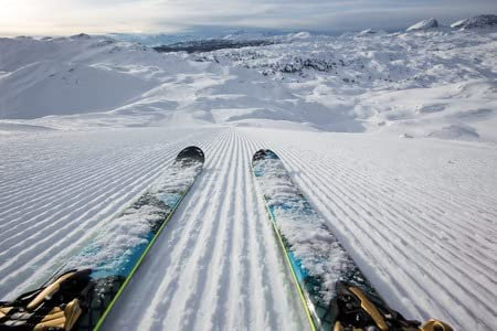 adrium Poster-Bild 110 x 70 cm: Schönes Winterpanorama mit frischem Pulverschnee auf der Skipiste. Hintergrund der alpinen Berge.(110276917)