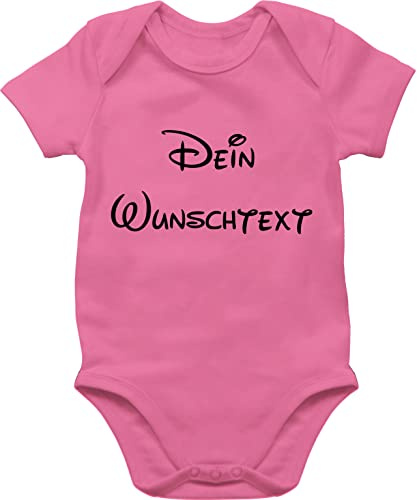 Geschenk mit Namen personalisiert by Shirtracer - Baby Body Junge Mädchen - Aufdruck selbst gestalten - Wunschtext I Geschenk mit eigenem Text personalisiert
