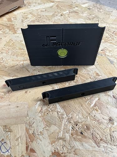 Jig Forge - 15mm Shower Pipe Levelling Tool - 150mm Centres - Built-in Spirit Level + 2 Pipe Clips