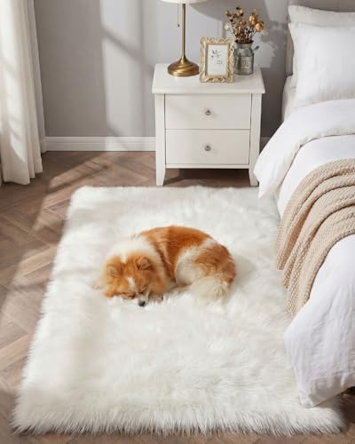 Gofodsil Faux Sheepskin Rug 90x150 cm Weiß,Soft Fluffy Rug,Machine Washable Plush Carpet,for Bedroom, Living Room & Kids Room,Soft Bedside Floor Rug Home Decor