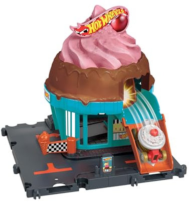 HOT WHEELS Let's Race Netflix - City Downtown-Spielset Eiskrem-Strudel - Rennbahn-Action mit Verkehrsschild, inklusive 1:64 Hot Wheels Auto, für Kinder ab 4 Jahren, HTN77