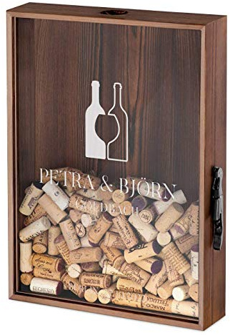 Maverton Kronkorkensammler Korkensammler mit Gravur + mit Flaschenöffner - Deckelsammler zum Aufhängen personalisiert - Geschenk Hochzeit Hochzeitstag Paar - 44,7x32x8cm - aus Holz - Liebe