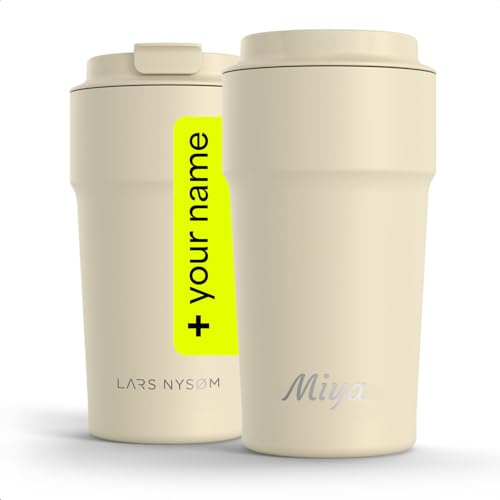 LARS NYSØM Personalisierter Thermo Kaffeebecher to go 500ml | Edelstahl Travel Mug 0,5 L mit Gravur | Auslaufsicherer Thermobecher als Geschenk mit Namen für Männer und Frauen (Almond Beige, 500ml)