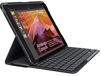 Logitech Slim Folio iPad-Hülle mit Kabelloser Bluetooth Tastatur, Fürs iPad der 5. Generation, Hintergrundbeleuchtete Tasten, 3 einstellbare Stufen, Italienisches QWERTY-Layout - Schwarz