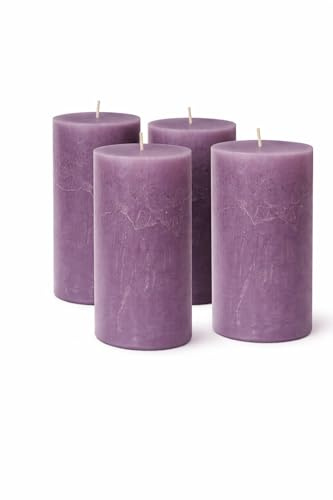 4er Set Stumpenkerzen Rustic 140x70mm | Selbstverlöschend (Safe Candle) | Durchgefärbt & RAL-zertifiziert | 69h Brenndauer | Große Dekokerzen für Laternen & Deko | Made in Germany (Flieder)