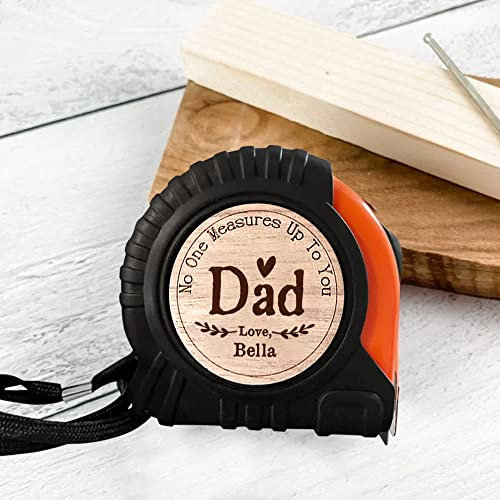 Personnalisé gravé Mètres ruban cadeau pour papa grand-père Journée personnalisée des pères mesurer ruban Personne ne mesure jusqu'à ce que vous aimé au-delà de mesurer ruban. (dad Measure Tape)