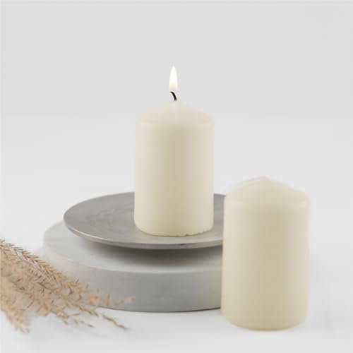 HOFER STUMPENKERZEN SET 50 x 80 mm – elfenbein, creme, champagner | besonders lange Brenndauer ca. 18 Std. | kleine Stumpen Kerzen | 2er Kerzen Set