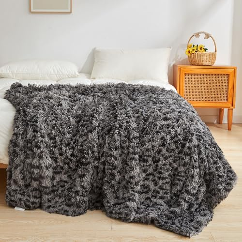 XeGe Luxus Kunstfell Leopardenmuster Decke 150x200cm, Weiche Gepardenmuster Bettdecke Plüsch Deko Kuscheldecke für Schlafzimmer Wohnzimmer, Flauschige Tierdruck Felldecke, Hellgrau