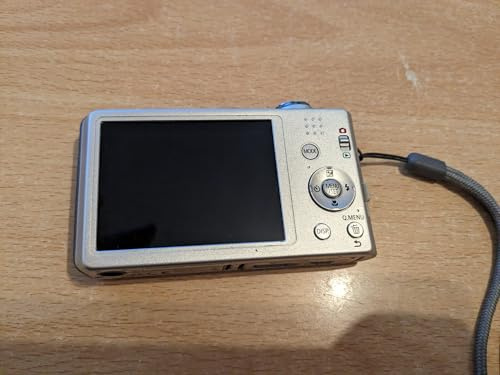 Panasonic Lumix DMC-FS16 Digital Camera 14 Megapixels 4x Optical Zoom 6.7 cm 2.7 Inch Display Image, Stabilised Silver (Renewed)