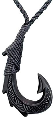 81stgeneration Handgeschnitzter Großer HEI Matau-anhänger aus Horn mit Eingraviertem Dreiecksmuster | Taonga Surfer-Accessoire für Herren | Angelhaken-Halskette im Maori-tribal-Stil