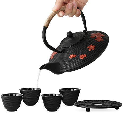 TOVACU Théière en fonte de style japonais avec 4 tasses à thé, dessous de plat, théière avec infuseur, théière chinoise en fer pour adultes, noir (motif fleur de poire)