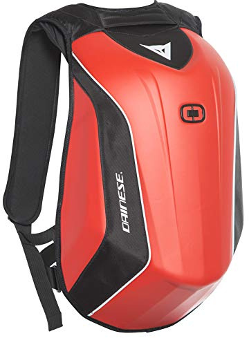 DAINESE - Zaino Moto D-Mach, Aerodinamico e Ergonomico, con Scomparti per Laptop e Scarpe, Cinghia Porta Casco, Zaino Moto Rigido Impermeabile da 22.2 L, Rosso e Nero