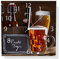 Wallario Design Wanduhr Biervarianten - Pils im Glas Flaschenbier Schild Craft Beer aus Aluverbund, Alu-Uhr Größe 30 x 30 cm, weiße Zeiger mit Metalloptik