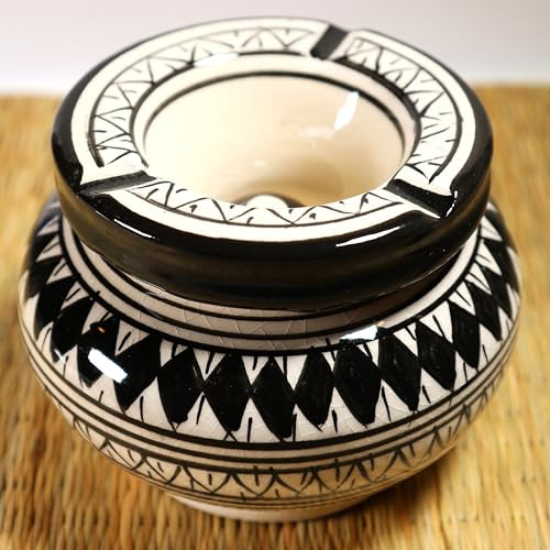 Marokkanischer Aschenbecher mit Rautenmuster, Schwarz und geometrisch, handgefertigt und handbemalt, geruchshemmender Deckel