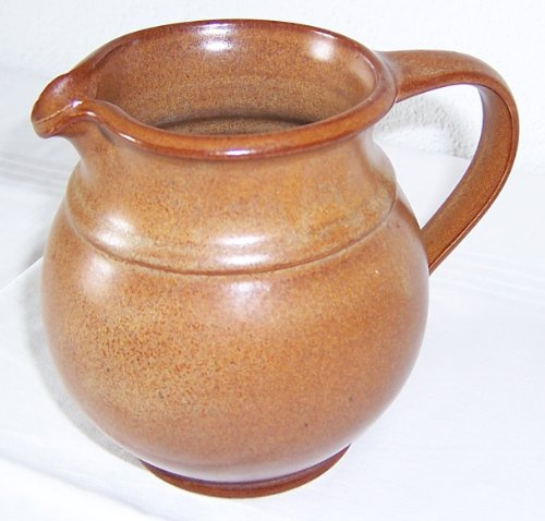 Töpferei Annett Fischer Milchkrug handgetöpfert Höhe 13 cm Volumen ca. 650 ml (Braun)