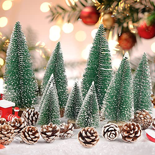 10 Stück Künstliche Weihnachtsbäume Miniatur Tannenbaum und 18 Pcs Tannenzapfen mit Schnee-Effekt Tannenbaum Deko für Tisch Ornamente Weihnachten Schaufenster Deko Weihnachtsfiguren (10/15/20cm)