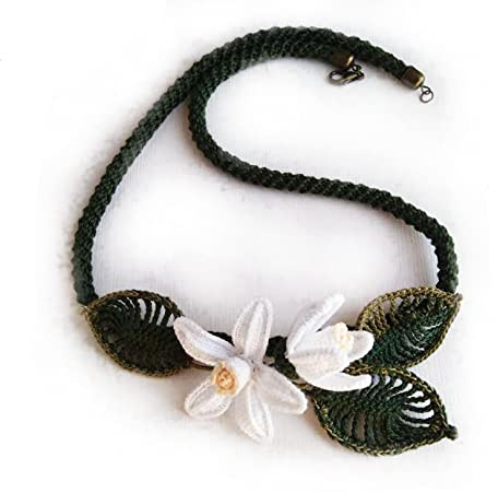 collana all'uncinetto fiori di arancia, collana floreale