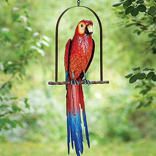 Bits and Pieces Statue de perroquet à suspendre, sculpture réaliste d'oiseau rouge sur balançoire en métal, perroquets tropicaux à suspendre pour terrasse, jardin ou porche, décoration extérieure pour