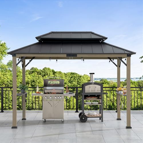 SUNJOY 2,4 × 3,6 m Holz-BBQ-Pavillon mit integrierten Steckdosen, doppellagigem Stahldach, 2 Ablagen & 5 Haken, wasserdichter Unterstand für 2 Grills, UV- & windbeständig, für Garten, Terrasse & Party