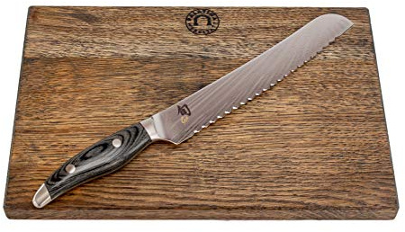 Kai Shun Classic Nagare Bundle | NDC-0705 | Coltello da pane giapponese | lama da 23 cm in 72 strati di acciaio damascato | + tagliere grigio basalto in rovere 35 x 25 cm | VK: 429,- €