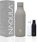 NAQULA® Thermosflasche Edelstahl 500ml. BPA Frei. Auslaufsicher. Modern. Stilvolle Trinkflasche. Minimalistische Wasserflasche. Geeignete Flasche für Büro, Sport, Schule. Grau (sand grey).